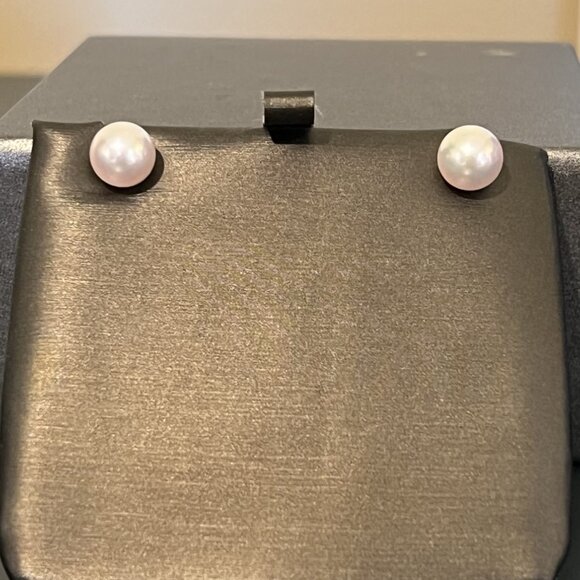 8.5-9MM Saltwater Cultured Pearl stud earrings 14KT White Gold EUC demure - Picture 2 of 15